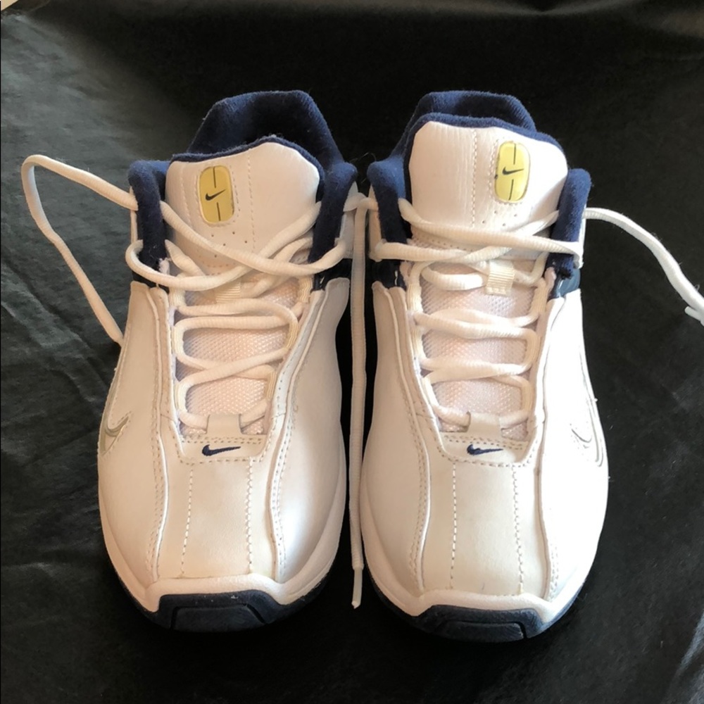 Vintage Nike tennis shoes W sz 6 ,girls sz  4-1/2